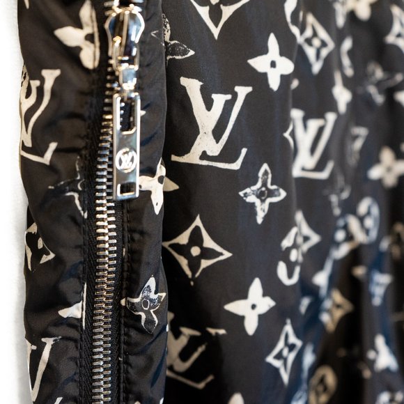 Louis Vuitton Stencil-Effect Monogram Joggers | Size US8, FR38 - Picture 10 of 16